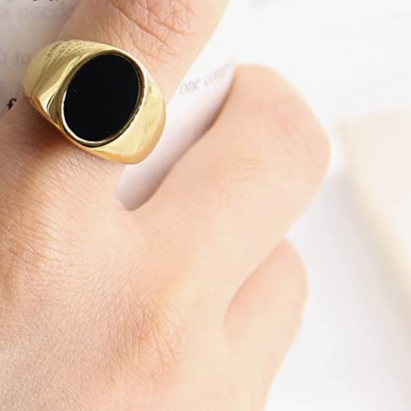 Ring color Gold and black stone - Picture 2 of 4